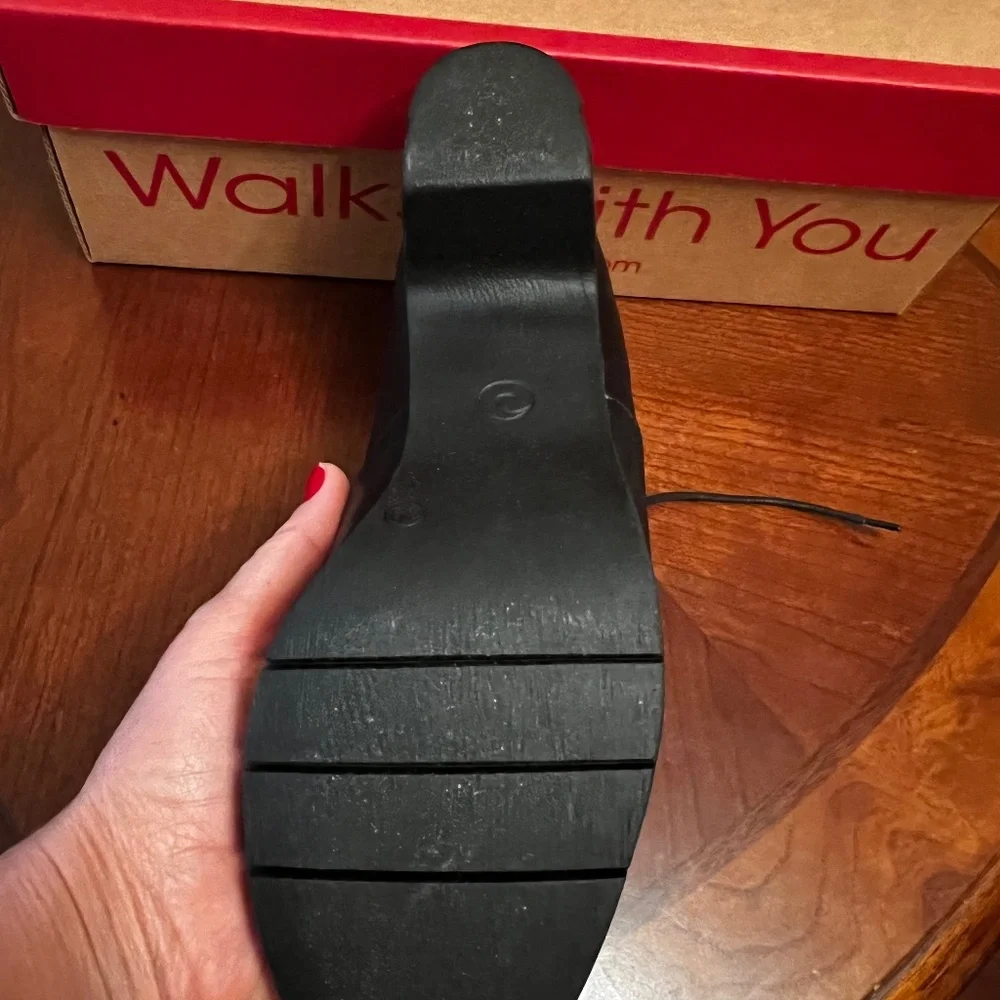 Shoes - Picture 3 of 4